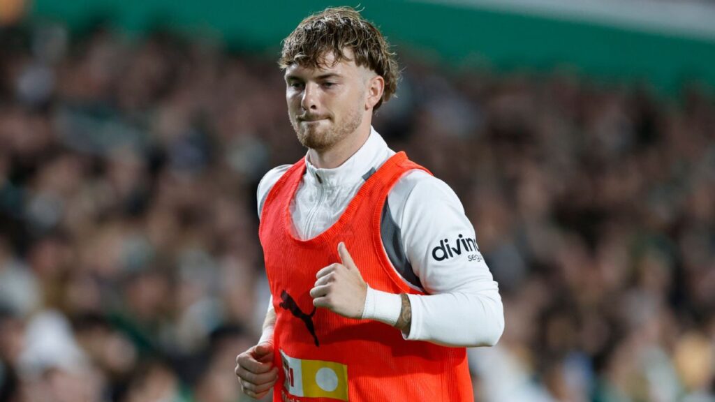 Liverpool loanee Harvey Elliott sent off for two yellows inside a minute