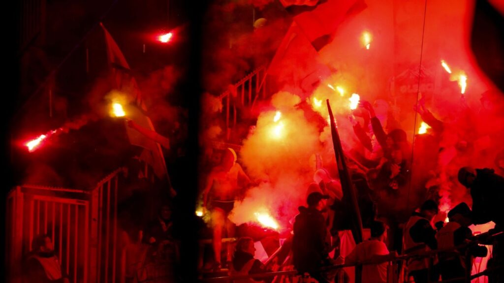 Lens fans banned from Liverpool match for throwing flares vs. Brugge